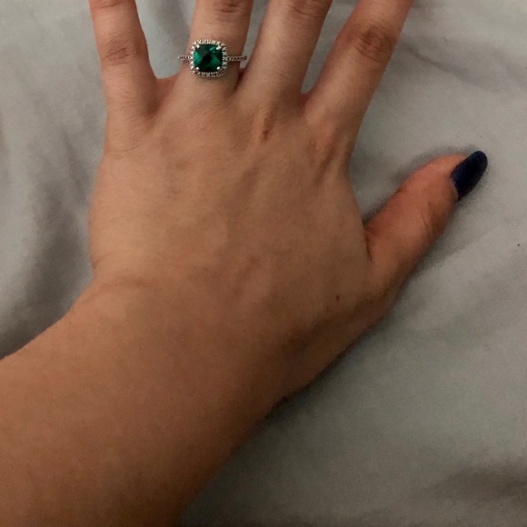 Emerald/Silver Ring - Picture 1 of 7